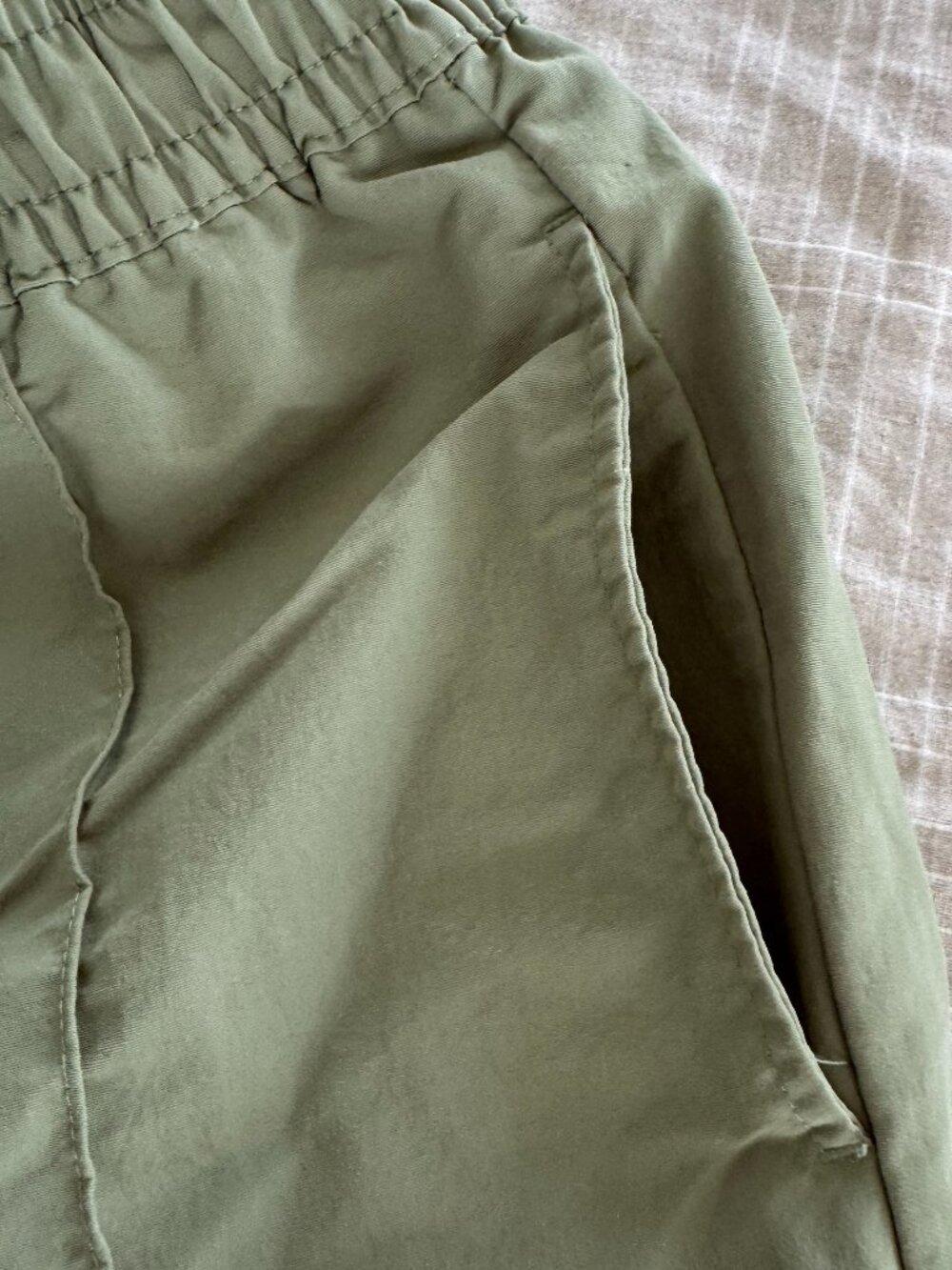 Nike Everythings Woven Mid Rise Open Hem Pant in Olive - Picture 7 of 14